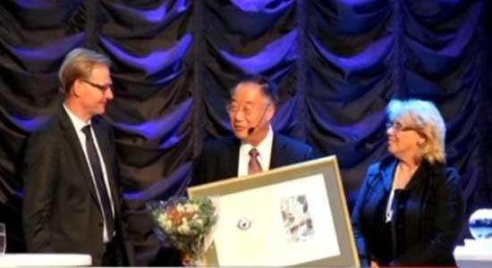 In the Swedish capital of Stockholm, the Volvo Environment Prize Foundation has awarded its 2013 environment prize to Dr. Qin Dahe, the first Chinese scientist to win the award.