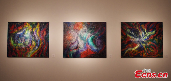 Mianhua's paintings <i>Midsummer Night's Dream</i> are put on display at Beijing Today Art Museum, Dec 11, 2013. (Photo: Ecns.cn)