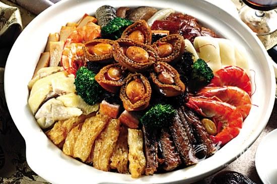 Poon Choi is a must-have during the Spring Festival in Hong Kong.