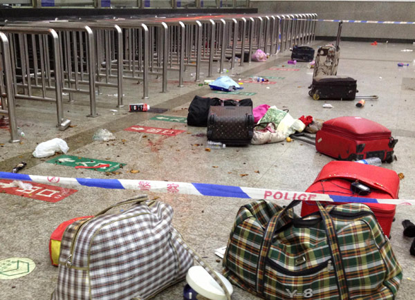 Picture taken by mobile phone on March 1, 2014 shows luggage scattered inside the Kunming Railway Station in Kunming, capital of southwest China's Yunnan Province. (Xinhua/Lin Yiguang)