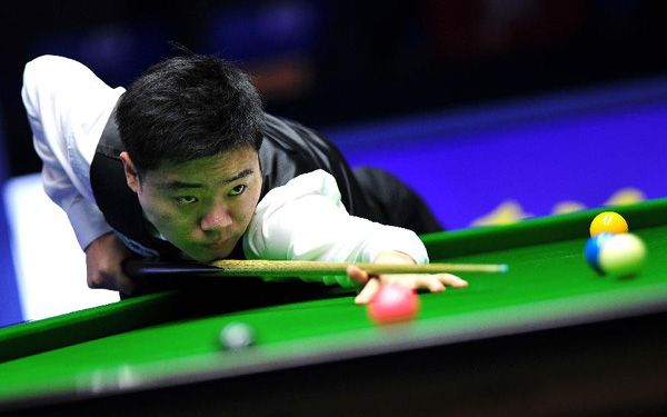 Ding Junhui of China competes during the first round match against his compatriot Li Yan at the Haikou World Open snooker tournament in Haikou, capital of south China's Hainan Province, March 11, 2014. Ding Junhui won 5-1. (Xinhua/Guo Cheng)