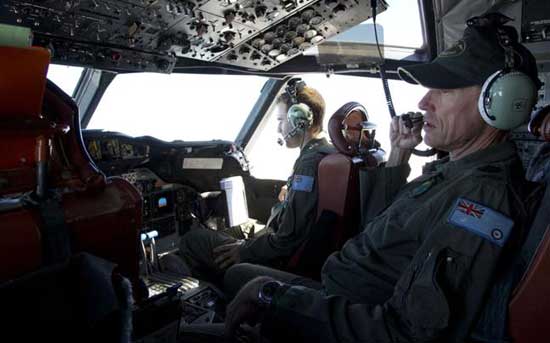 Flying Officer Stuart Doubleday (L) and Warrant Officer Michael Makin sit in  the cockpit of a Royal Australian Air Force AP-3C Orion aircraft searching  for missing Malaysian Airlines flight MH370 over the southern Indian Ocean  on March 27, 2014 off the coast of Perth, Australia.