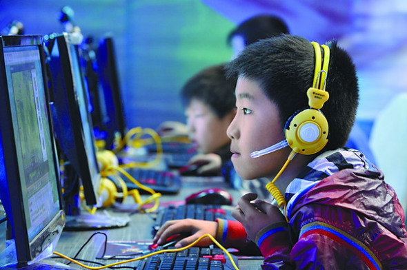 Children play online games in Taiyuan, Shanxi province. High-tech electronic toys and online games have caught on in recent years. Provided to China Daily