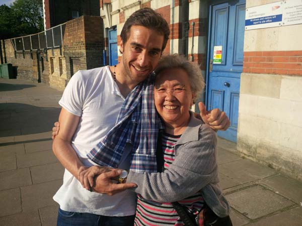 Liu poses with current Arsenal player Mathieu Flamini in London in May. Photo provided to China Daily