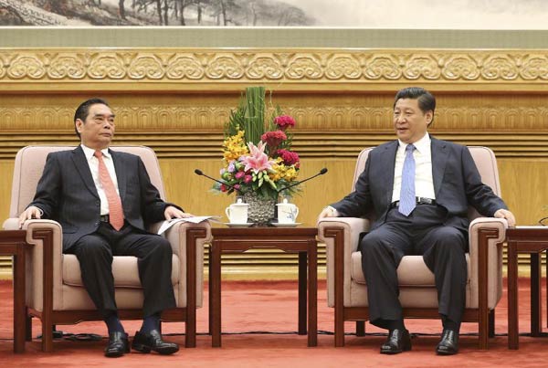 Chinese President Xi Jinping (R) meets with Le Hong Anh, special envoy of General Secretary of the Communist Party of Vietnam (CPV) Central Committee Nguyen Phu Trong and also a Politburo member and standing secretary of the Secretariat of the CPV Central Committee, in Beijing, capital of China, Aug 27, 2014. [Photo/Xinhua]
