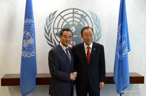 Chinese Foreign Minister Wang Yi (L) meets with UN Secretary-General Ban Ki-moon at the UN headquarters in New York, on Sept 27, 2014. (Xinhua/Yin Bogu)