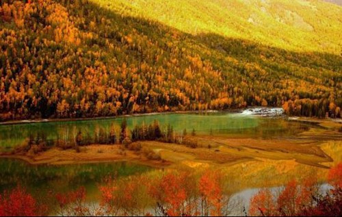 Picturesque fall scenery in Altay, Xinjiang. (Photo: People.cn)
