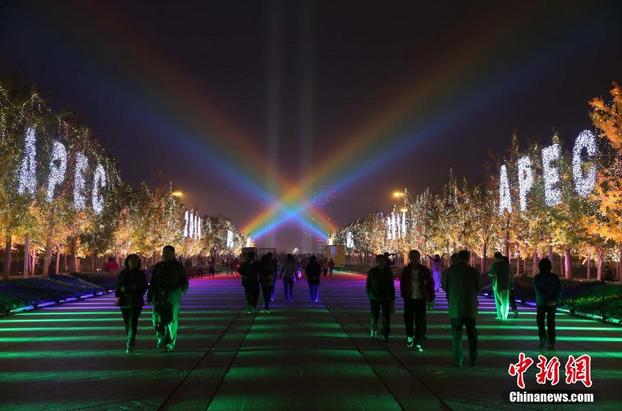 Beijing lights up for APEC on Nov. 2, 2014. (Photo: Chinanews)