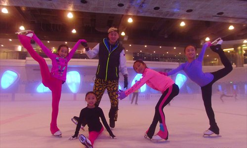 Former skating champion Yang Zhixue (middle) with some of his charges Photo: Zhao Yashan