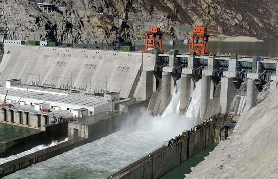 Tibet's largest hydropower station on the Yarlung Zangbo River become partly operational, in Gyaca county, Shannan Prefecture on Sunday. [Photo/Xinhua]   