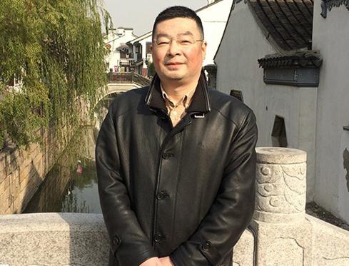 An undated photo shows Lu Yong, a leukemia patient who reportedly purchased unlicensed anticancer drugs overseas for himself and other patients via an illegal credit card, in Wuxi, East China's Jiangsu province.[Photo/infzm.com]