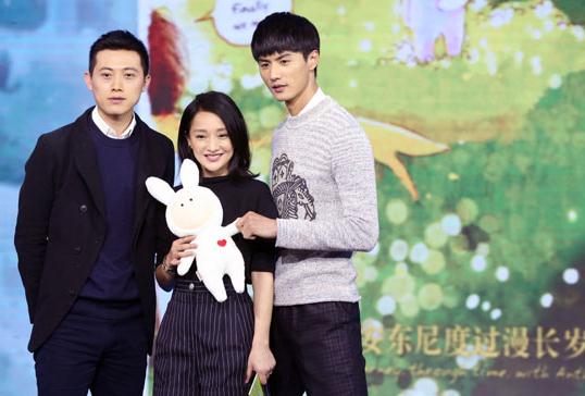 Ma Liang (from left), Zhou Xun and Liu Chang at the news conference for A Journey, Through Time, With Anthony.[Photo by Jiangdong/China Daily]