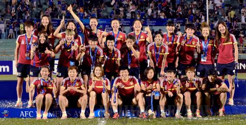 GO, GIRLS! Players of the Chinese Women's Football Team pose for a group photo after winning third place at the Asian Cup in Viet Nam on May 25, 2014 (XINHUA)