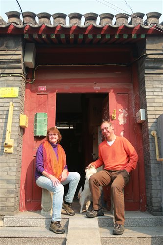 Two foreign guests pose for a photograph outside Arti Xia's Airbnb-listed courtyard home in Xicheng district. (Photo: Courtesy of Arti Xia)