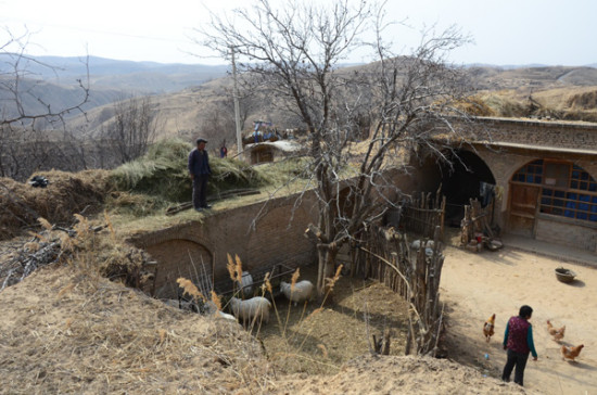 Wang Minghou was one of only five people in March who decided to continue living in the village of Gedongmao, Shaanxi province.(Photo by Wang Jian/for China Daily)  