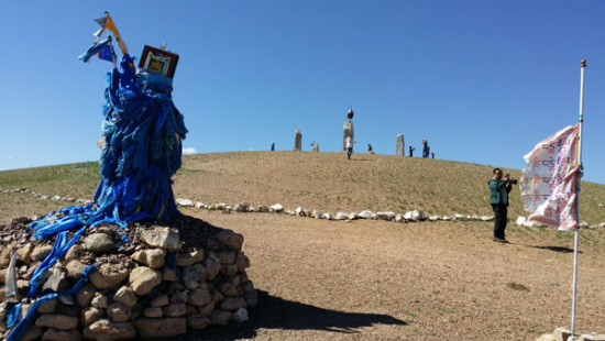 Self-drive trips to neighboring Mongolia allow travelers to access magnificent views and rich folk customs. Photo provided to China Daily