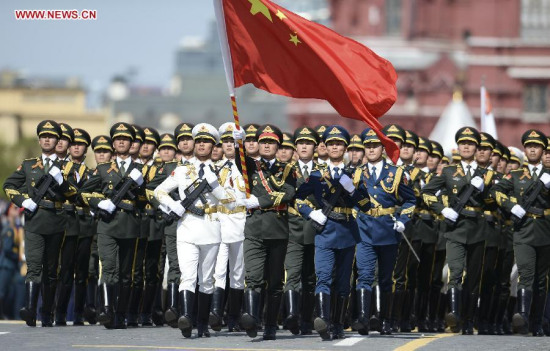 The guard of honor of the three services of the Chinese People's Liberation Army (PLA) take part in the military parade marking the 70th anniversary of the victory in the Great Patriotic War, in Moscow, Russia, May 9, 2015. (Xinhua/Jia Yuchen)