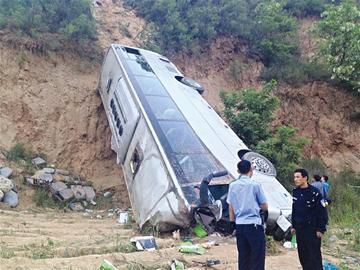 A bus carrying 46 people fell into a ravine some 30 meters deep.