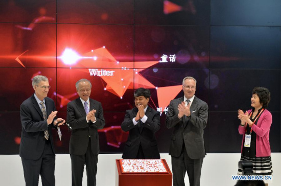 Guests from China and U.S. attend the opening ceremony of China-Guest of Honor 2015 BookExpo America's Global Market Forum in New York, the United States, on May 27, 2015.(Xinhua/Wang Lei) 