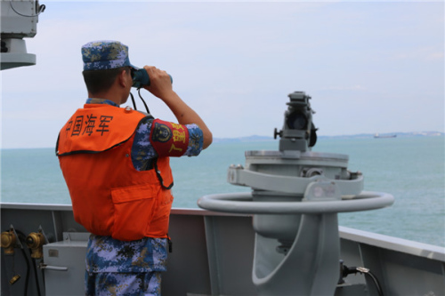 A Chinese navy sailor stands lookout aboard the missile frigate Yulin during a maritime exercise between China and Singapore on May 24. (Photo/Xinhua)