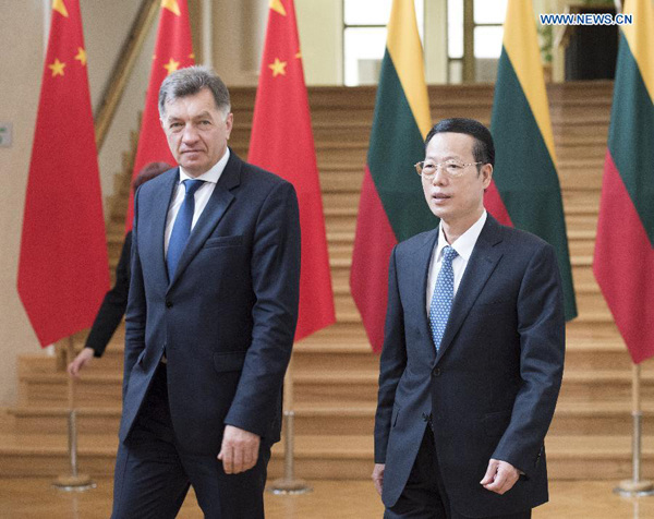 Chinese Vice Premier Zhang Gaoli (R) holds talks with Lithuanian Prime Minister Algirdas Butkevicius in Vilnius, Lithuania, June 21, 2015. (Xinhua/Gao Jie)