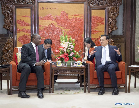 Chinese Premier Li Keqiang (R) meets with South African Deputy President Cyril Ramaphosa in Beijing, capital of China, July 14, 2015. (Photo: Xinhua/Wang Ye)