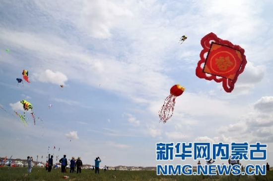 The kite, shaped as a Chinese knot.(Photo/Xinhua)