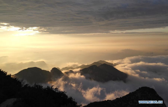 Photo taken on Aug. 6, 2015 shows the scenery of Taishan Mountain in clouds at sunset in Tai'an, east China's Shandong Province. (Photo: Xinhua/Liu Anqi)