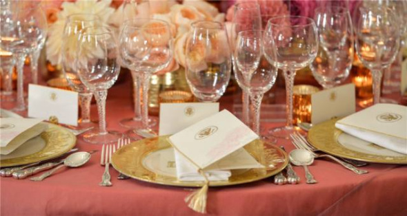 Photo shows dinnerware for upcoming U.S. state dinner slated on Friday evening to host visiting Chinese President Xi Jinping and First Lady Peng Liyuan in White House. (Photo: Xinhua/Bao Dandan) 