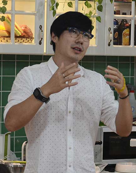 Guo Yicheng, food writer.(Photo by Liu Zhihua/China Daily)