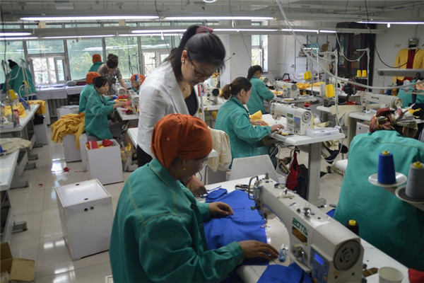 Saliye teaches a trainee from the program some sewing techniques. (Courtasy of Saliye Hobay)