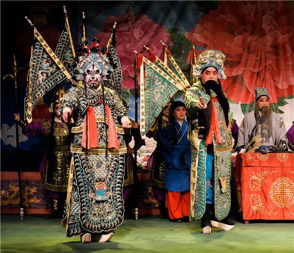 Performers from Jinan Peking Opera Troupe stage a show in Heze, Shandong province. Photos by Bi Xiaoyang/China Daily