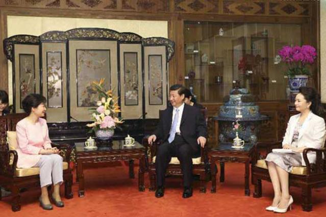 President Xi Jinping (2nd R, front) meets with South Korean President Park Geun-hye (L, front) in Beijing, June 28, 2013. (Photo/Xinhua)