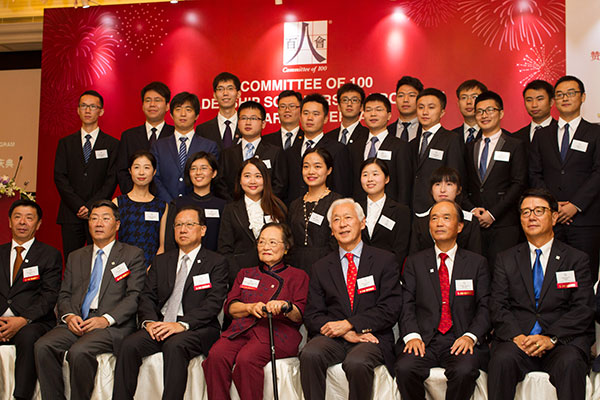 A total of 200 members of The Committee of 100 celebrates the 10th anniversary of the committee's Leadership Scholarship Program in Shanghai on Tuesday. Gao Erqiang / China Daily