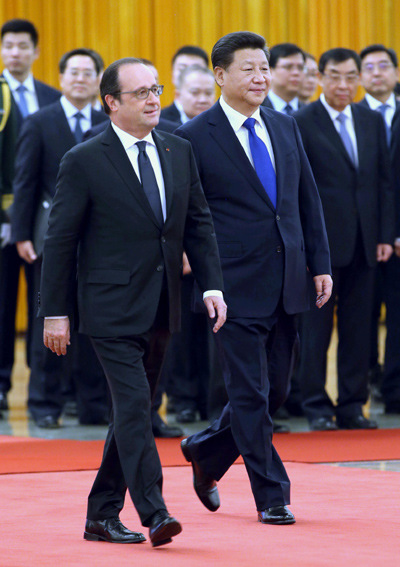 President Xi Jinping meets with visiting French President Francois Hollande in Beijing on Monday. Xi said China firmly supports France in hosting the upcoming climate change summit. (Photo: China Daily/Wu Zhiyi)