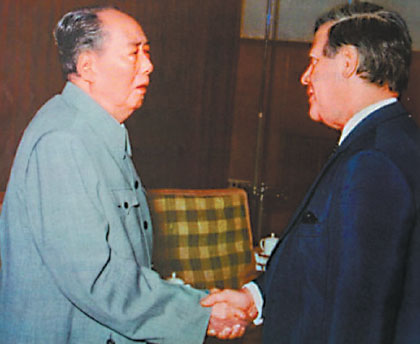 Chairman Mao Zedong meets with Helmut Schmidt in Beijing in October 1975.  Du Xiuxian / Xinhua