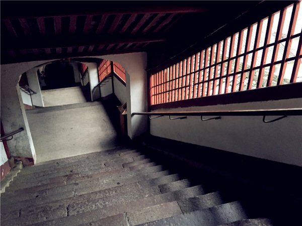 Stairways in the temples. (Photo: chinadaily.com.cn/Ruan Fan)