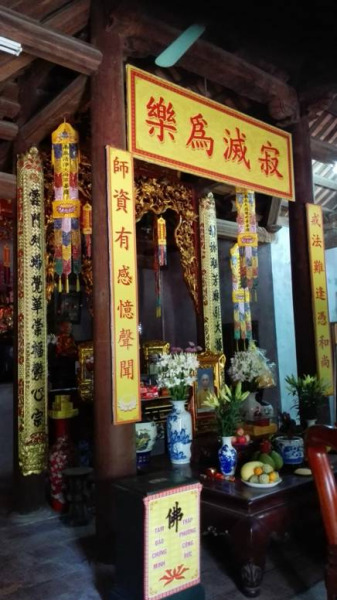 In a temple abbot's practice room, tablets are written in Chinese. Mandarin is still an important language to know to understand Vietnam's traditional culture. (Photo by Wang Jian/China Daily)