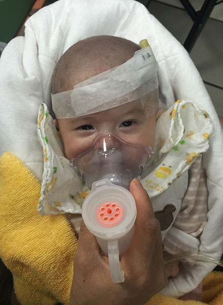 Children receive aerosol therapy on Wednesday at Beijing Children's Hospital, which has seen an increase in respiratory system diseases among youngsters since smog hit the capital this week. FENG YONGBIN/CHINA DAILY