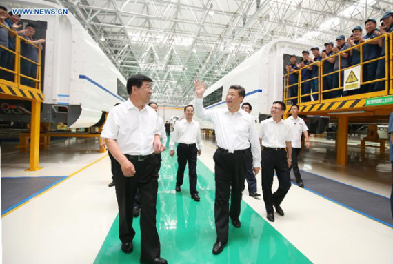 Chinese President Xi Jinping (C) visits Changchun Railway Vehicles Co., Ltd under CRRC Corporation Limited in Changchun, capital of northeast China's Jilin Province, July 17, 2015. (Photo/Xinhua)