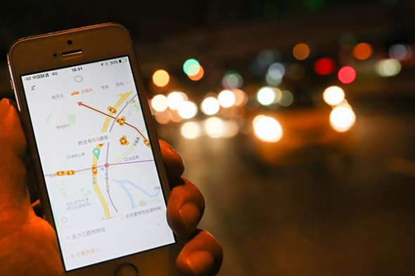 A customer orders a taxi using the Didi Kuaidi app in Shanghai. The cab-hailing service is used by people of all ages, but some older customers say the technology is still too hard to use. (Photo/Xinhua