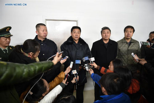 A press conference is held by the government of Helan County near the bus fire site in Yinchuan, capital of northwest China's Ningxia Hui Autnomous Region, Jan. 5, 2016. (Photo: Xinhua/Li Ran)