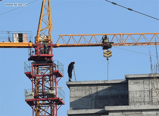 Suspect of the fatal bus fire is seen standing on top of a building against police in Helan County, northwest China's Ningxia Hui Autonomous Region, Jan. 5, 2016. According to local authorities, 17 people were killed by the bus fire. The suspected arsonist was arrested. (Photo: Xinhua/Wang Peng) 