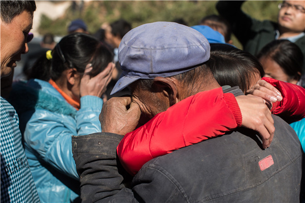 Qian Renfeng hugs her father at her home in Nantuan village, Qiaojia county, Yunnan, on Dec 22, the day after her conviction was overturned by a local court. (Photo provide to China Daily)