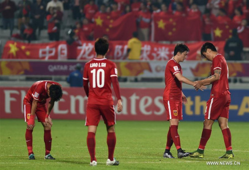 Players of China look dejected after the AFC U23 Championship Group A match between China and Iran in Doha, Qatar, on Jan. 18, 2016. China lost 2-3. (Photo: Xinhua/He Canling)