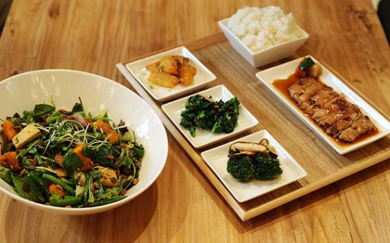 Obentos manager Justin Hao says health-minded customers choose from vegetarian and meat-centered dishes to fit their exercise plans. (Photo: China Daily/Guan Xin)