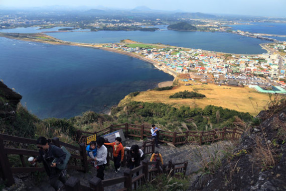 Jeju Island is among the most popular destinations for Chinese tourists. (Photo/China Daily)