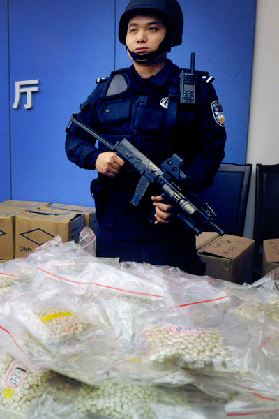 Drugs seized by police are displayed in Guangzhou, Guangdong province, in January.(Photo: China Daily/Chao Xiao)