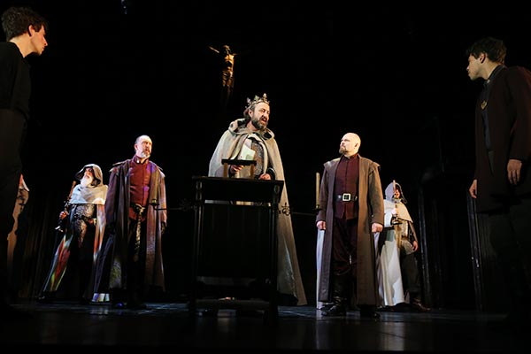 The Royal Shakespeare Company, led by its artistic director Gregory Doran, is touring China with Henry IV, Part I, Henry IV, Part II and Henry V. (Photo by Jiang Dong/China Daily)