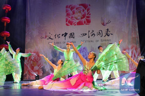 Chinese dancers perform the Jasmine Flower dance at a show dubbed Cultures of China, Festival of Spring in Cape Town, South Africa, Feb. 20, 2016. (Photo: Xinhua/Gao Yuan)